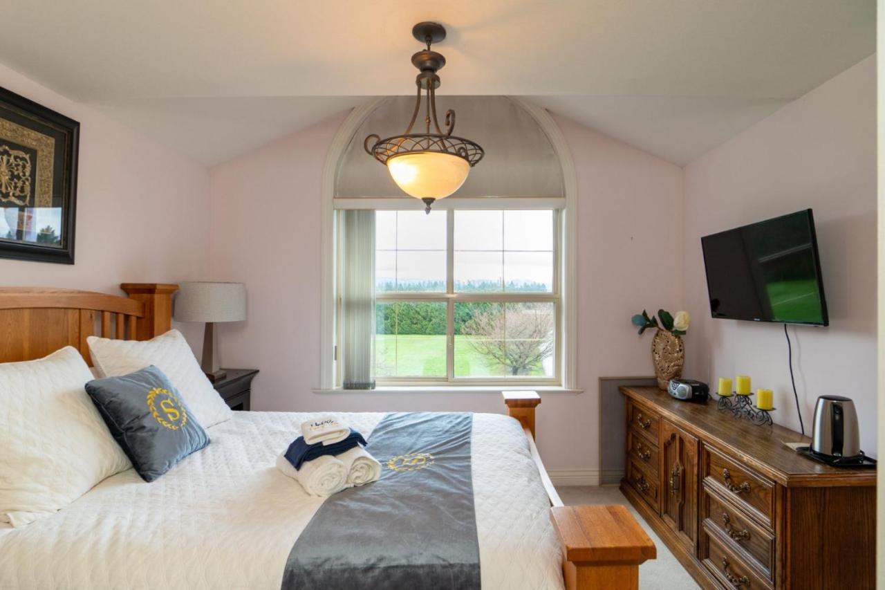 Cedar Manor Bed And Breakfast Питт-Медоус Экстерьер фото